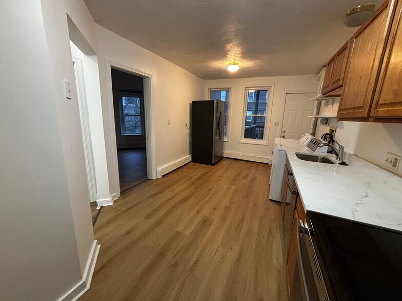 Building Photo - 672 Washington St