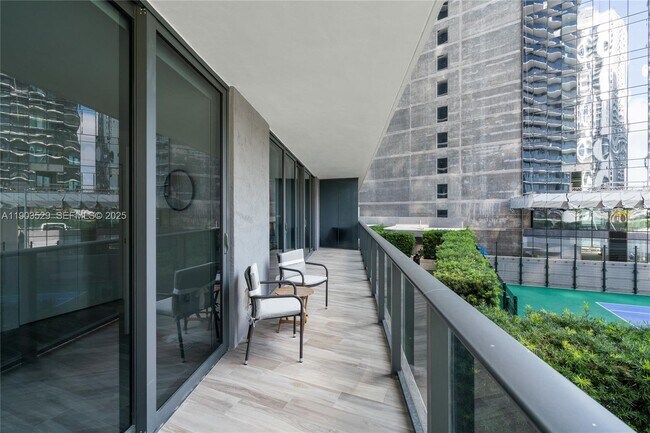 Building Photo - 801 S Miami Ave