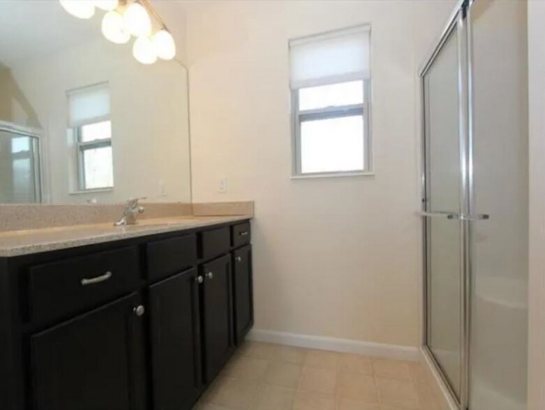 Building Photo - 983 Bandanna Dr