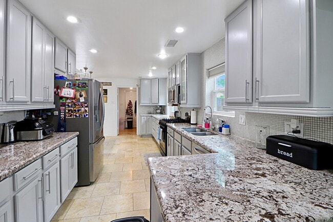 Building Photo - 5951 Yarwell Dr
