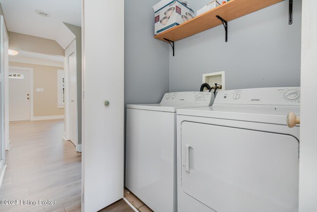 Building Photo - 248 Kennedy Ave