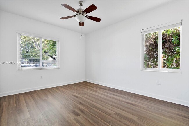 Building Photo - 2350 SW 26th St