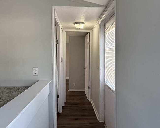 Building Photo - 107 Gouge Dr