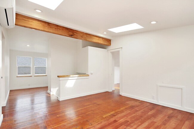 Building Photo - 425 Nelson St