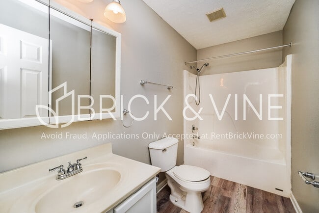 Building Photo - 5465 Avonhurst Ct