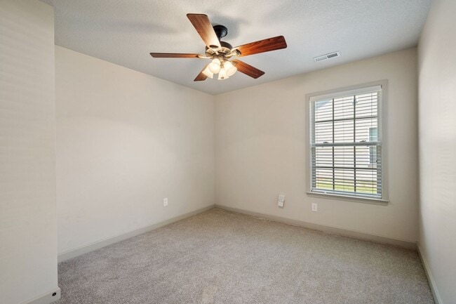 Building Photo - 3 Bedroom, 2 Bath - Ranch in Wynbrook, Boi...