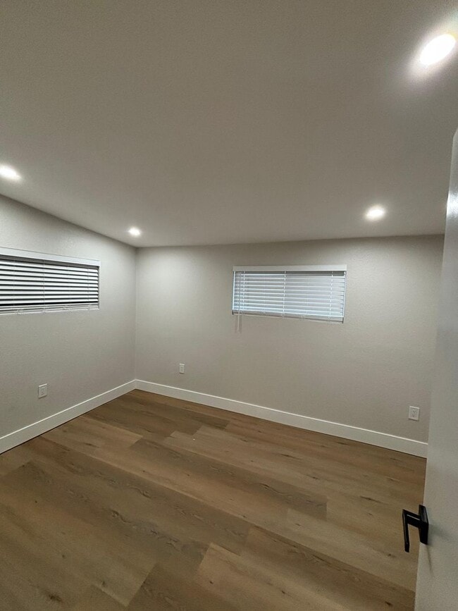 Building Photo - Fully Remodeled 3-Bedroom + Den Home for Rent in St. Petersburg, FL!