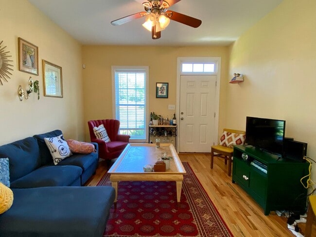 Building Photo - 3925 Lexington Dr