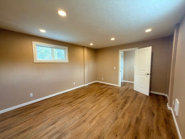Building Photo - 60885-2 SE 27TH STREET