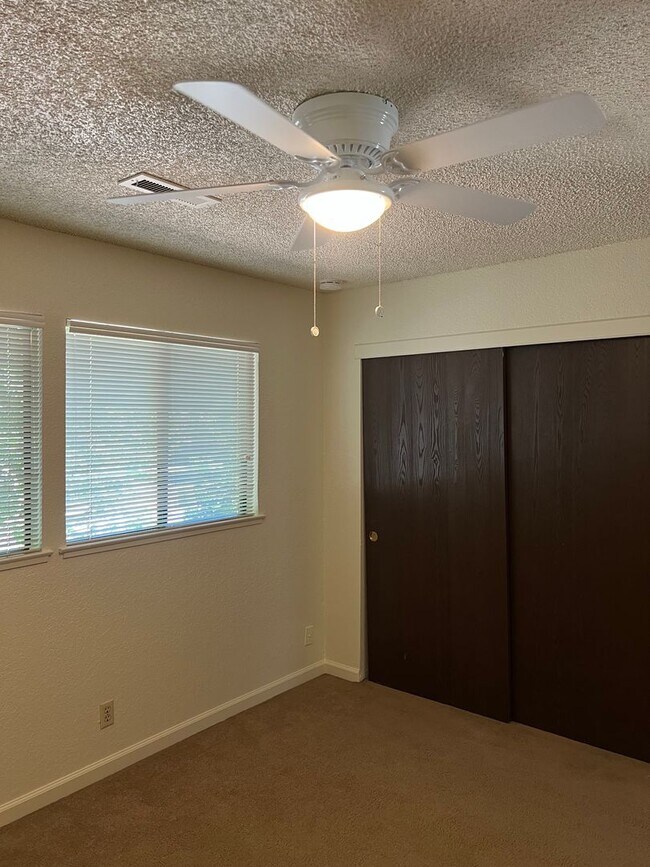 Building Photo - 2526 I St