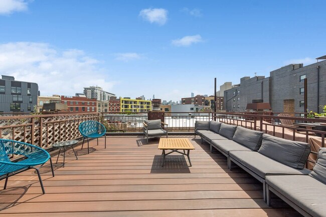 Building Photo - 657 N Carpenter St