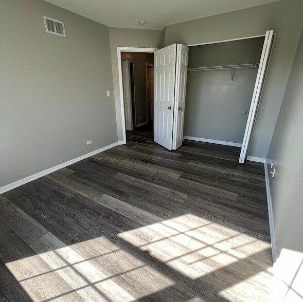 Building Photo - 1169 Shorewood Ct
