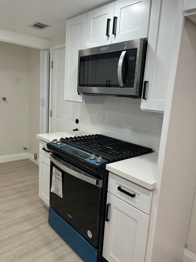 Building Photo - 784