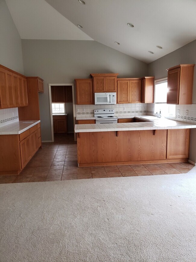 Building Photo - Beautiful Custom 3 Bedroom 2 Bath Home Located In Harlow Area