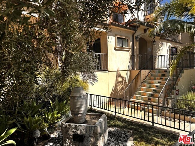 Building Photo - 1146 Hacienda Pl