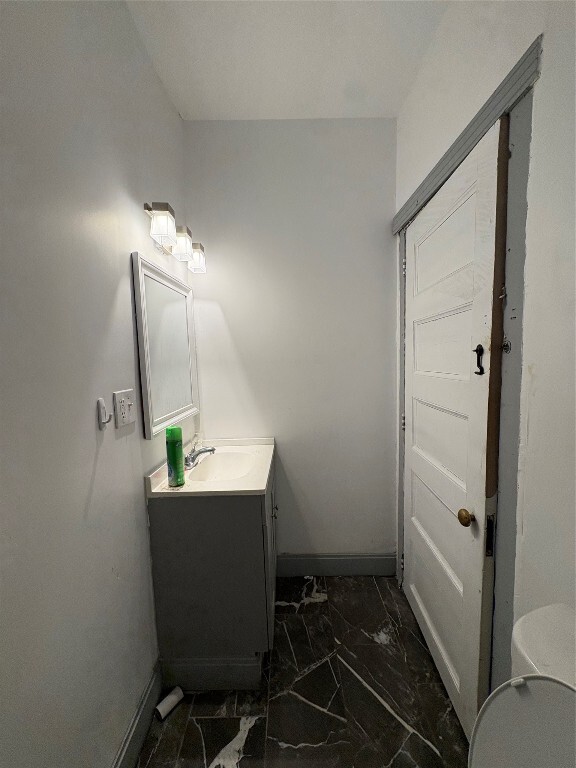 Building Photo - 171 Chapin St