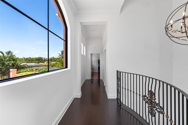 Building Photo - 1400 Coruna Ave