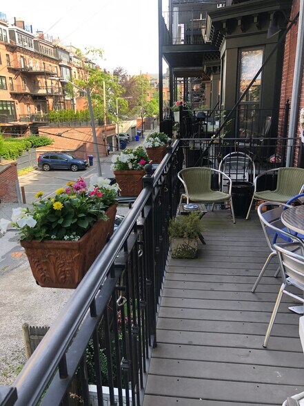 Building Photo - 35 Upton St