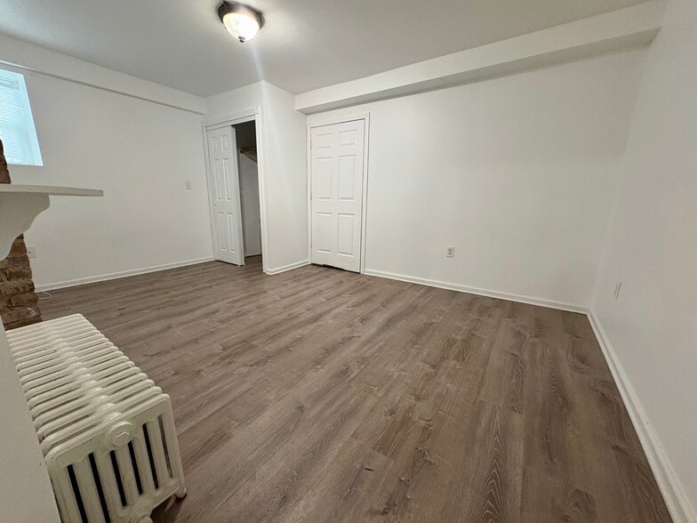 Building Photo - 2 Hollowbrook Pl