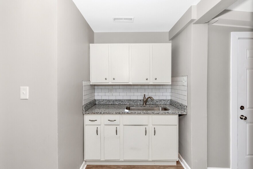 Building Photo - 4304 9th Ave SW