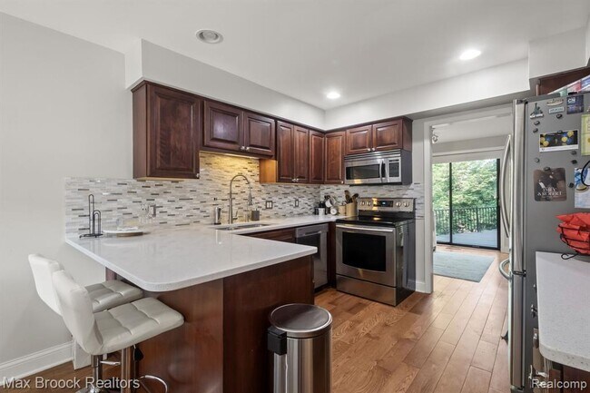 Building Photo - 1125 Meadowglen Ct