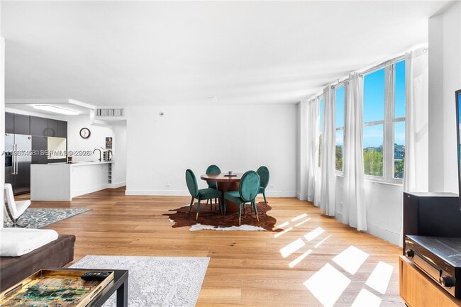 Building Photo - 7441 Wayne Ave