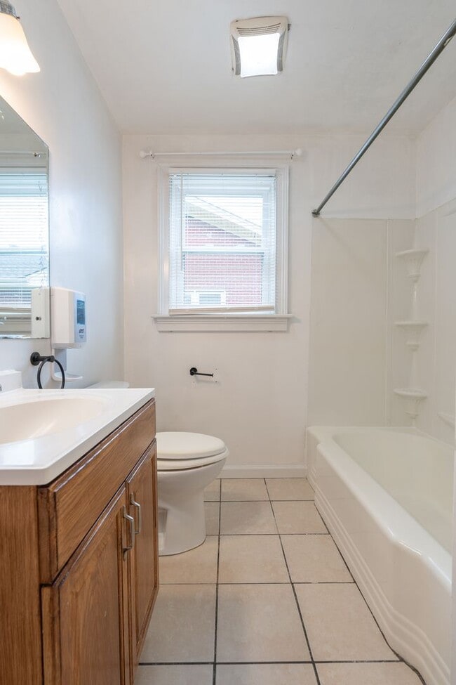 Building Photo - MOVE IN READY 3 Bedroom in Chesapeake!