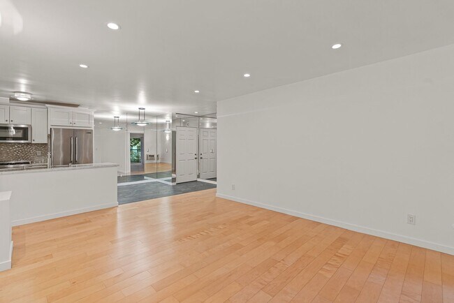 Building Photo - Fully remodeled 2BR/2BA Condo in prime West Hollywood!
