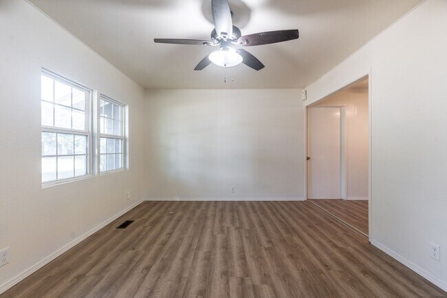 Building Photo - RENT TO OWN – Warr Acres!
