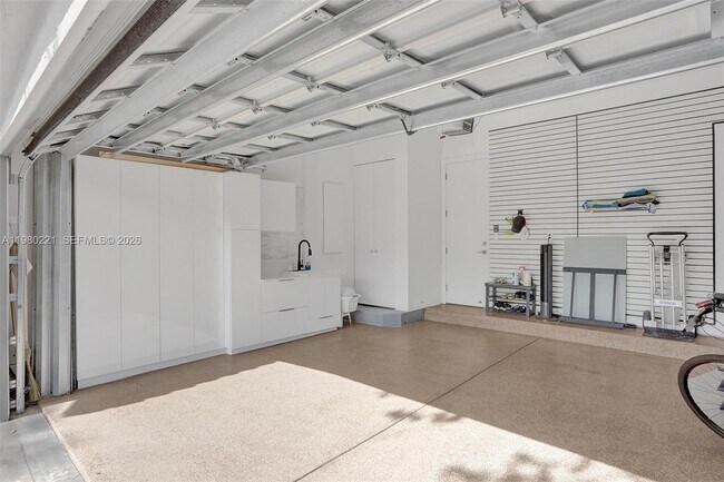 Building Photo - 1529 Shoreline Way