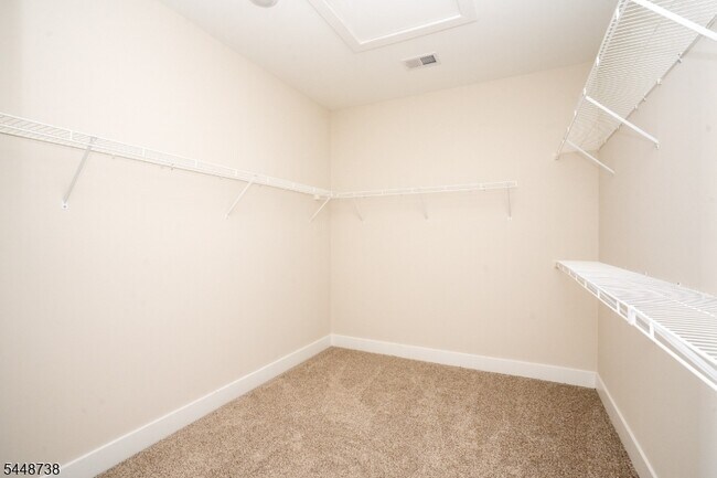 Building Photo - 112 Village Dr