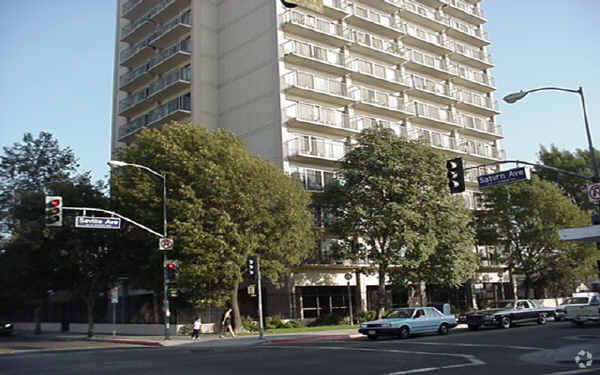 Building Photo - Concord Huntington Park