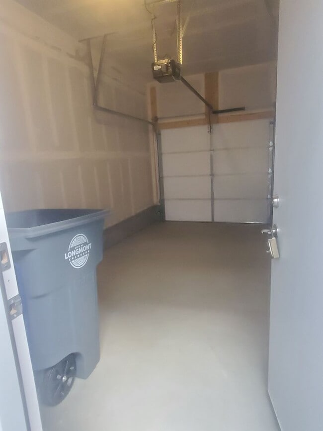 Building Photo - Beautiful and Updated 2BR Townhome With At...