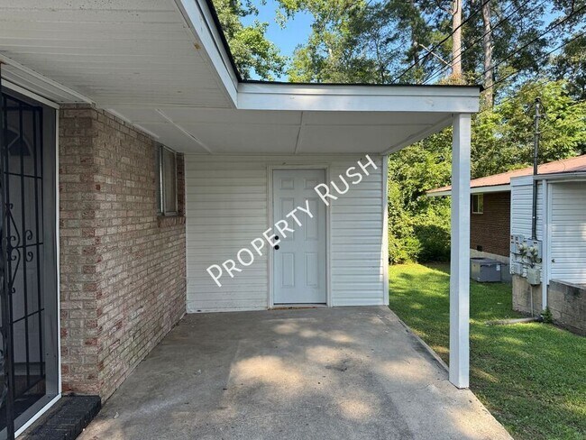 Building Photo - 1017 N Larchmont Dr