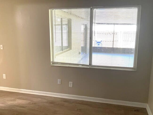 Building Photo - 3208 Saddlebrook Ave