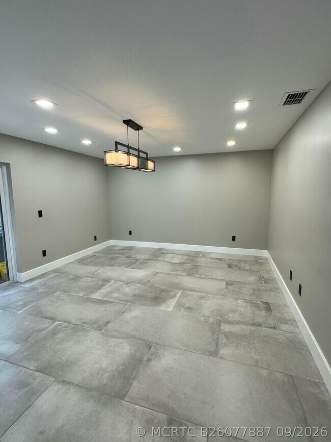 Building Photo - 10366 Buena Ventura Dr