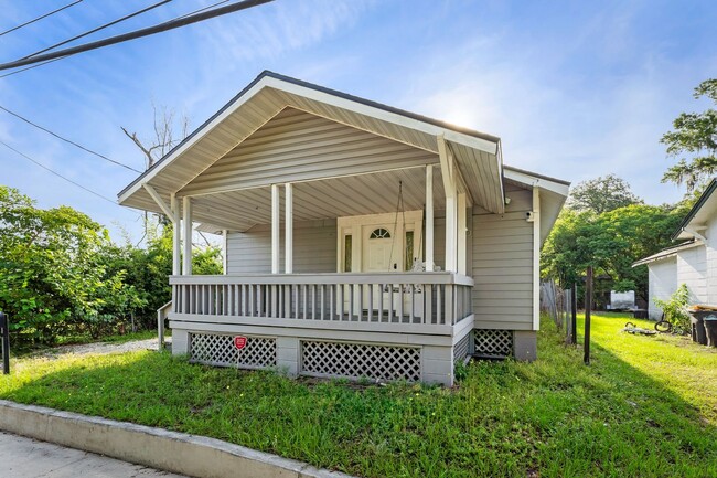 Building Photo - Home Sweet Home with Fire Pit & Modern Tou...