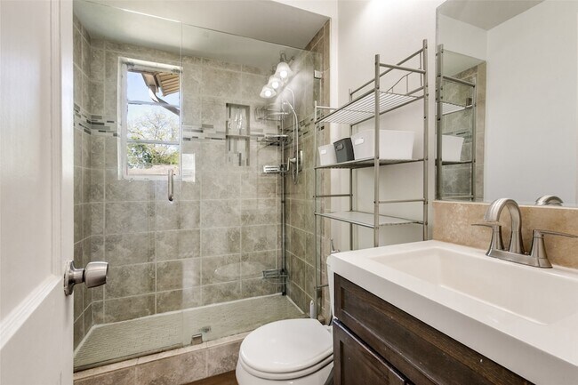 Building Photo - 2140 Montalba Ave