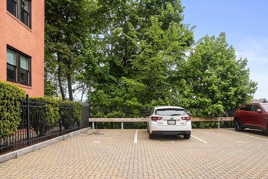 Building Photo - 119 Highland Ave