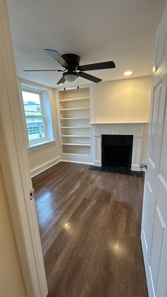 Building Photo - 16 N Church St