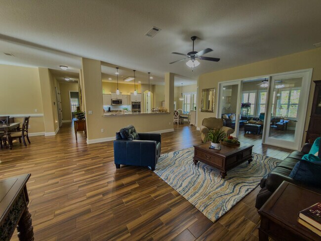 Building Photo - 2512 Cove Rd