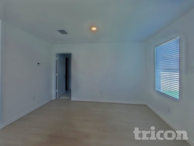 Building Photo - 10712 Cowhide Ln