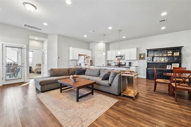 Building Photo - 501 Peace Dr