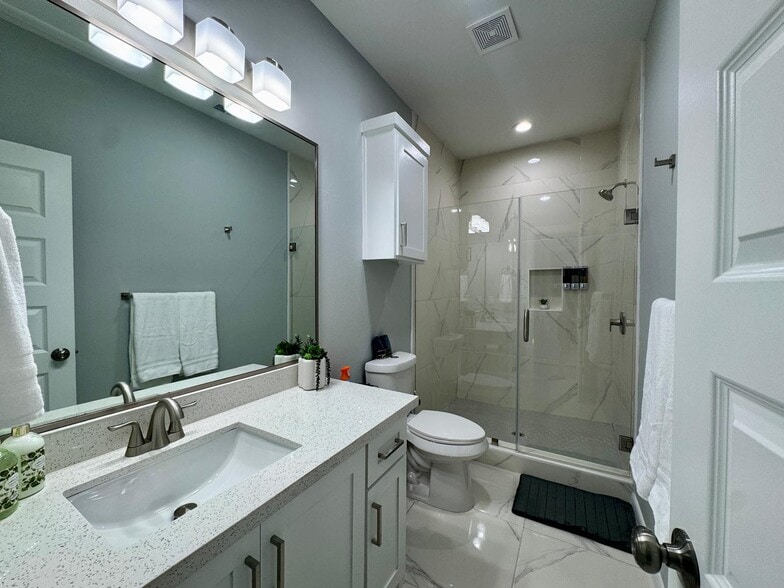 Building Photo - 104 N Dove St