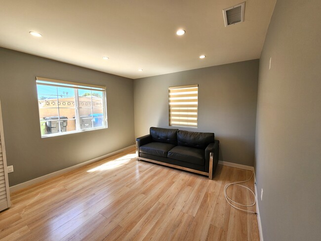 ADU - 13863 Burton St