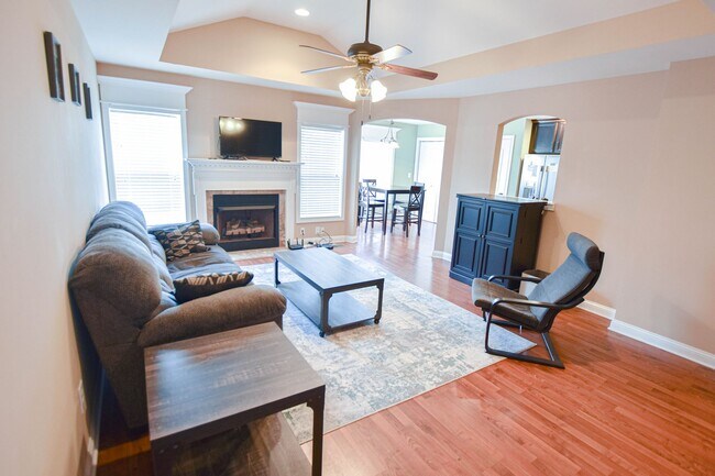 Building Photo - Pet Friendly Three Bedroom with Bonus!