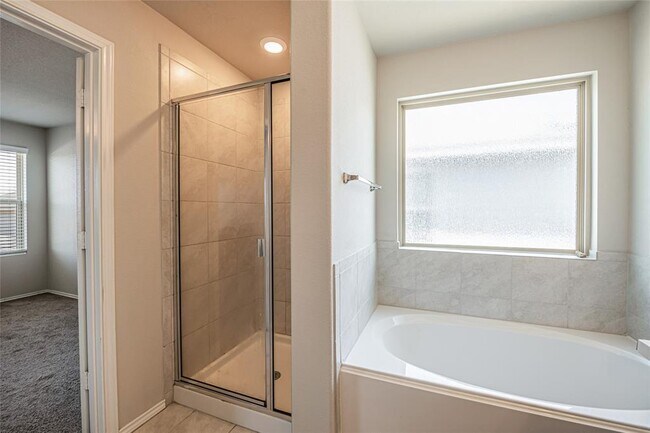 Building Photo - 108 Comet Dr