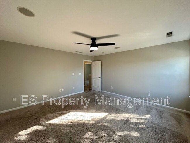 Building Photo - 5363 Shamus Dr