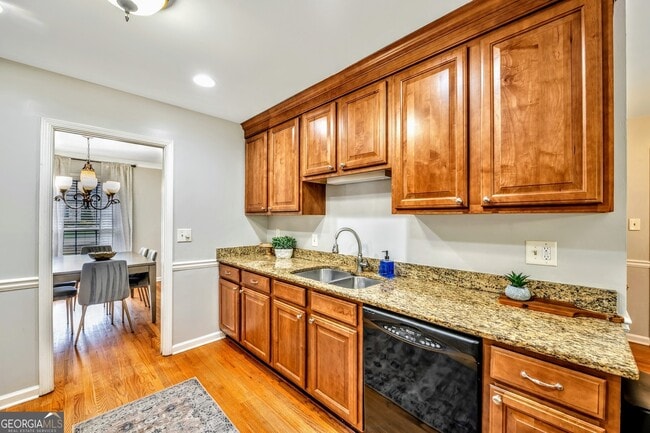 Building Photo - 801 Mockingbird Ln