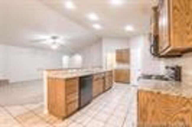Building Photo - Well maintained home in a great location within Prestin lakes.
